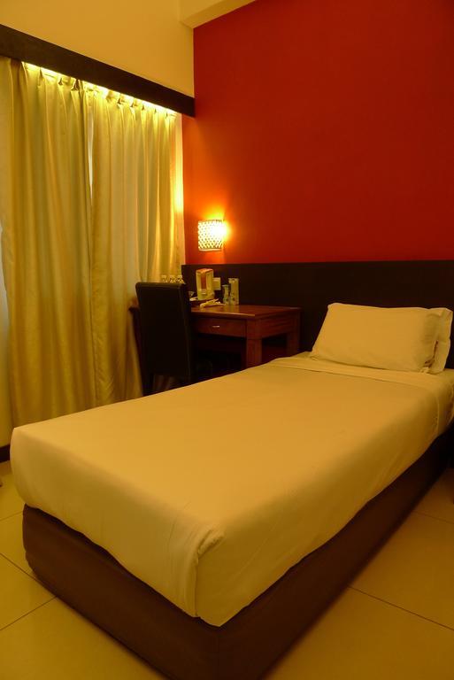 Meldrum Hotel Johor Bahru Bagian luar foto
