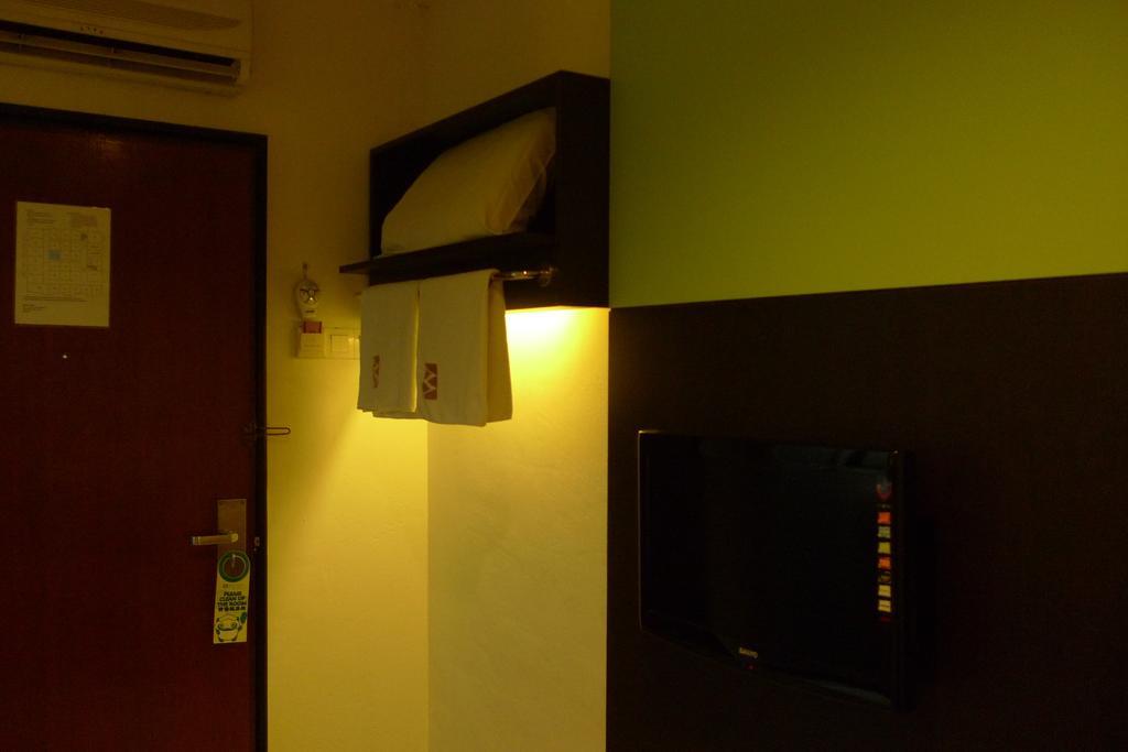 Meldrum Hotel Johor Bahru Bagian luar foto
