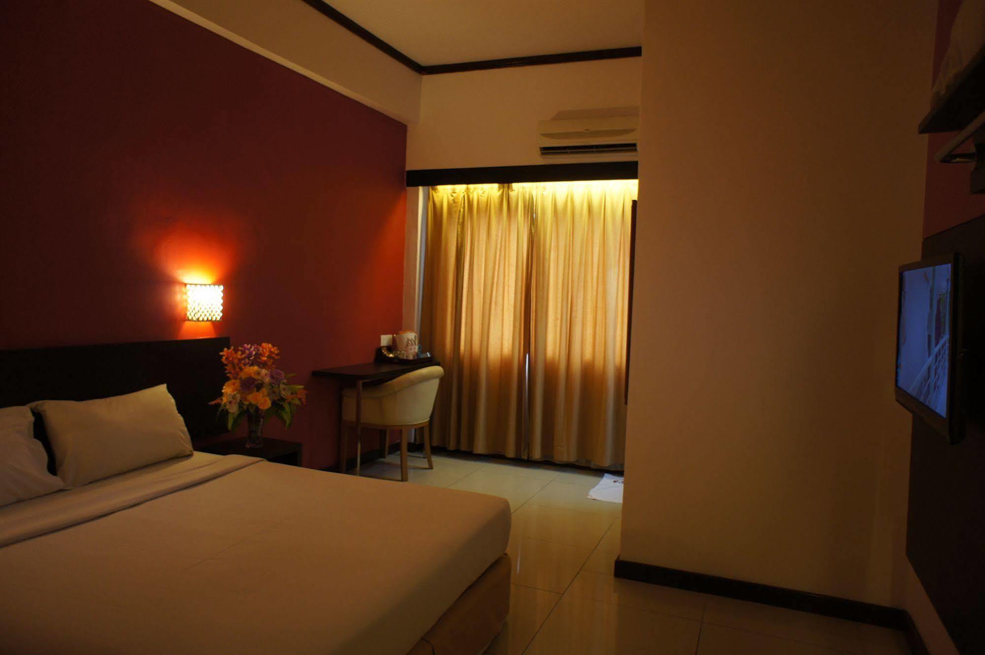 Meldrum Hotel Johor Bahru Bagian luar foto