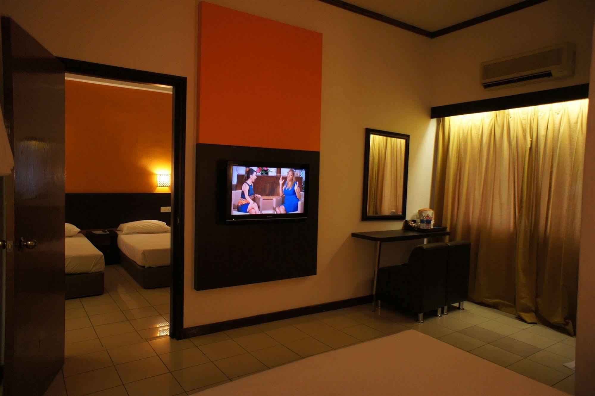 Meldrum Hotel Johor Bahru Bagian luar foto