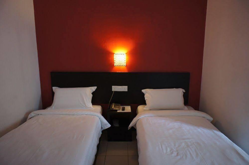 Meldrum Hotel Johor Bahru Bagian luar foto