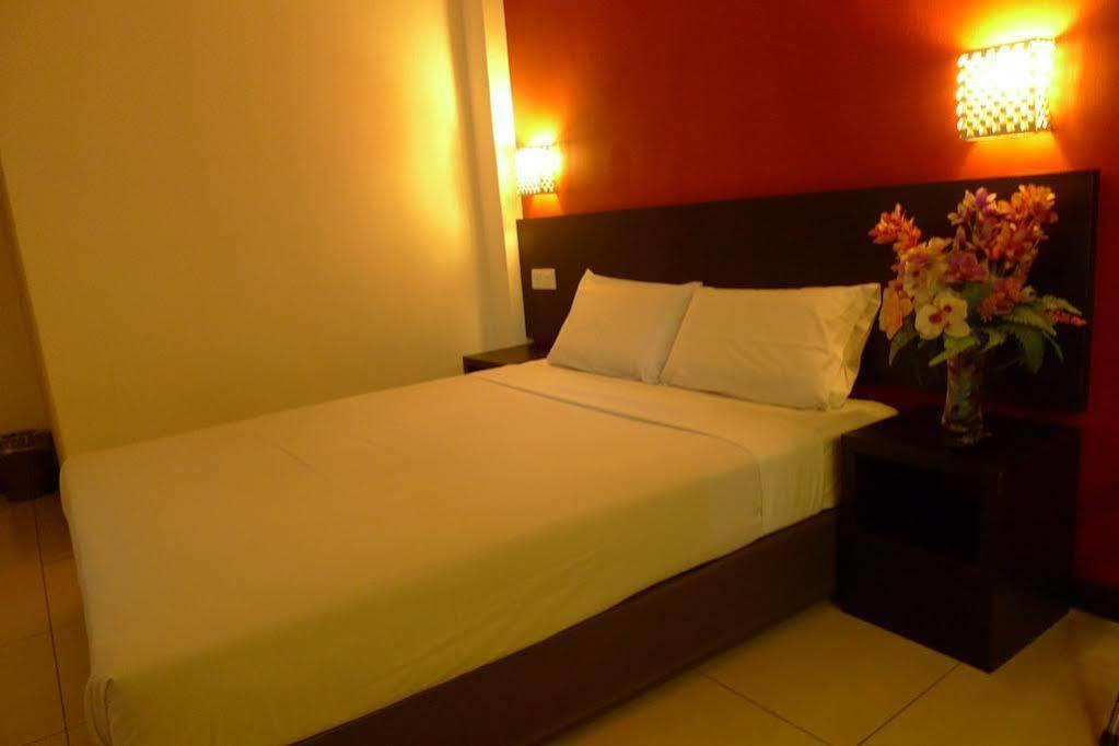 Meldrum Hotel Johor Bahru Bagian luar foto